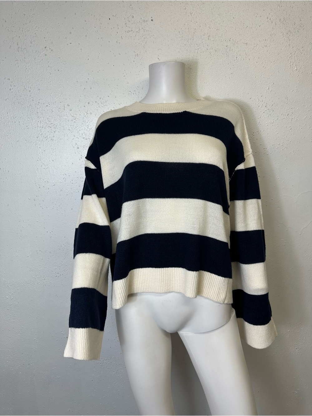 Divided Women Sweater XL  Cream Stripe Cropped Crew Neck  Winter Pullover